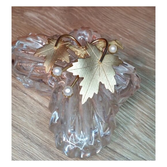 SARAH Coventry maple leaf and pearls brooch pin - Picture 2 of 5
